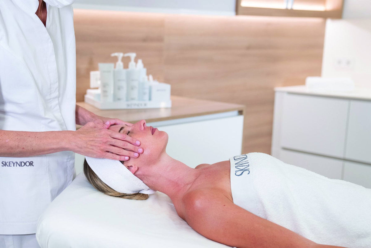 A SKEYNDOR professional treatment in the cabin